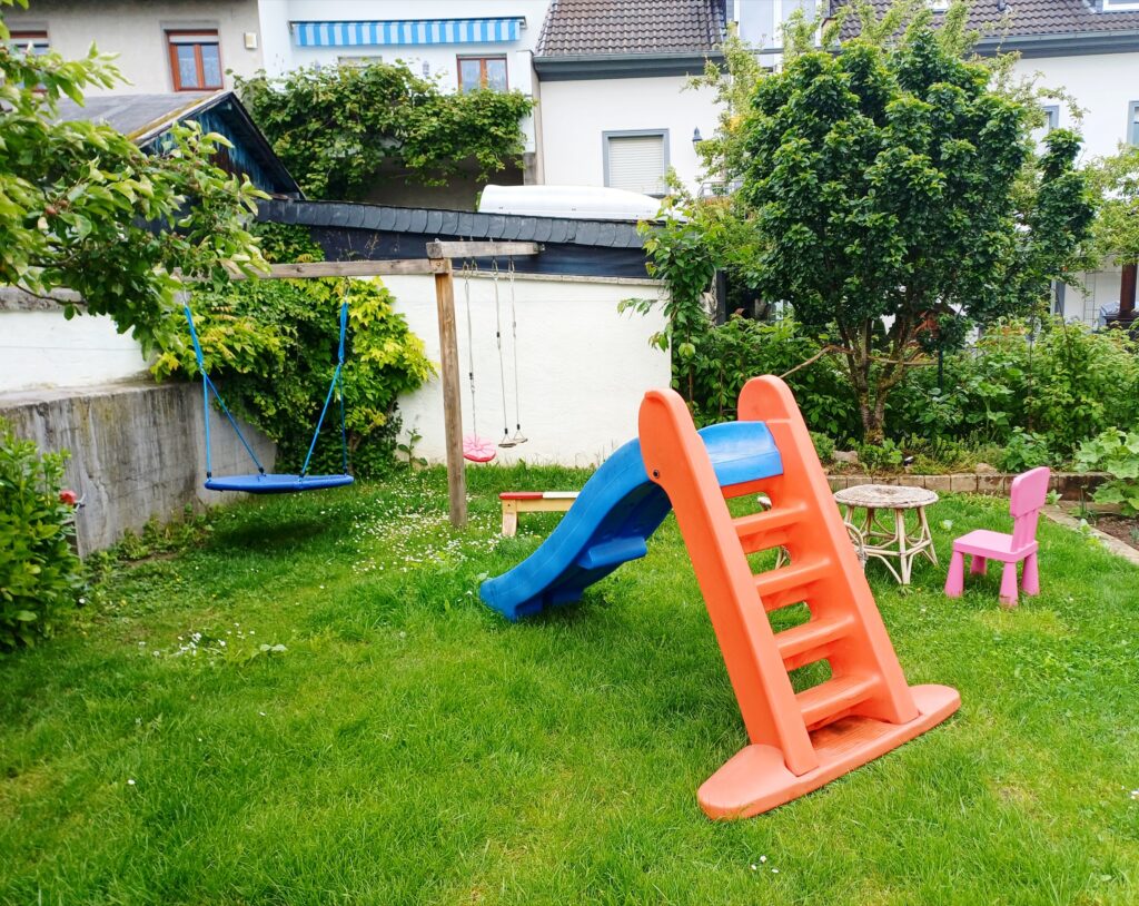 Hausansicht von der Straße – Ferienwohnung RheingauWinkel47 in Oestrich-Winkel