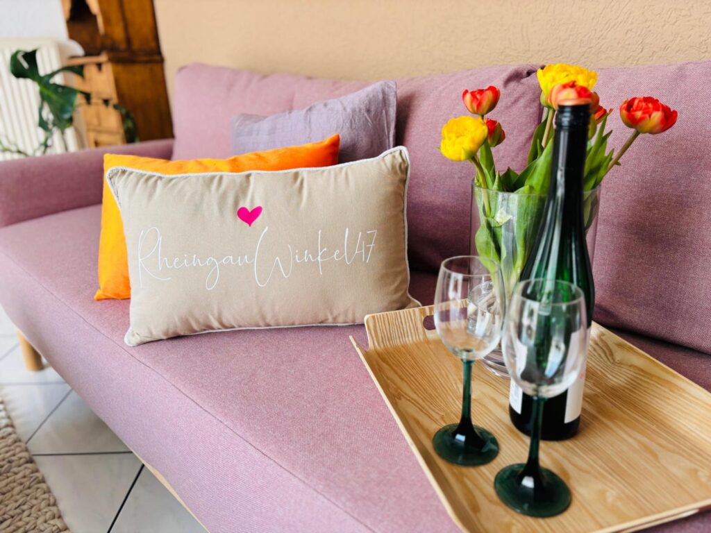 Wohnzimmer im Frühling – RheingauWinkel47 Ferienwohnung Oestrich-Winkel